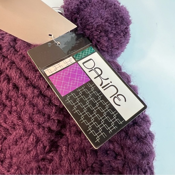 NWT Dakine Stella Knit Beanie in Mulberry - Picture 6 of 11